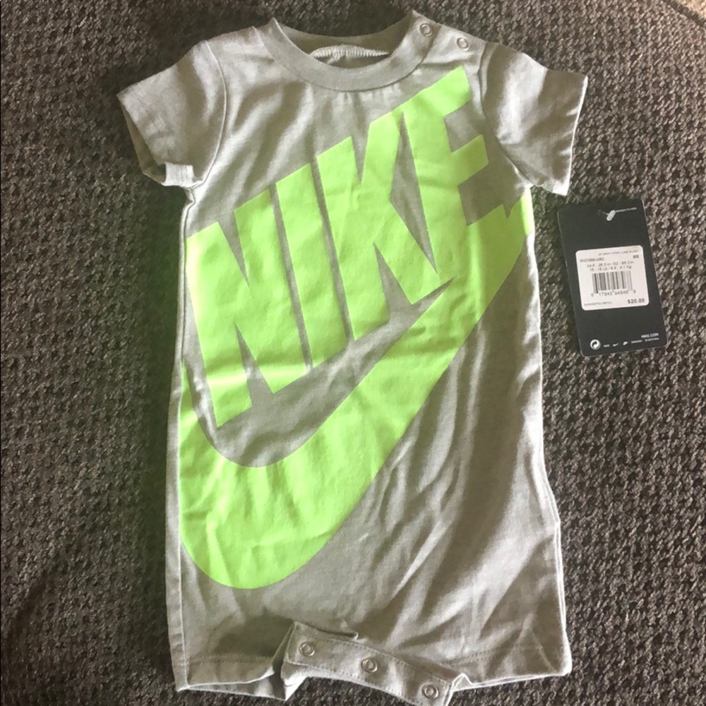 New with tags! Nike Baby shortsleeve onesie 6M